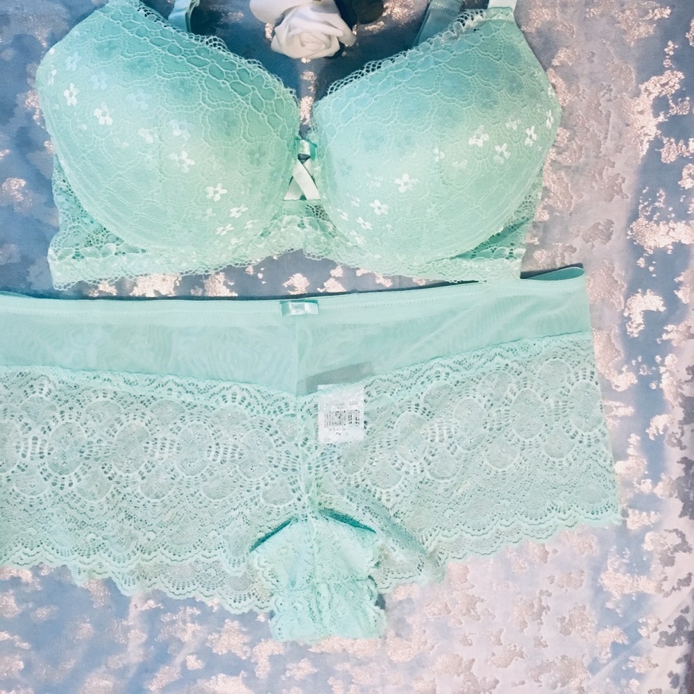 Plus Size Bra Set - Size 38D/2X